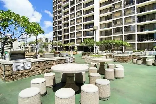Light & Airy 8Th Floor Ocean View Condo With Lanai Condo Honolulu